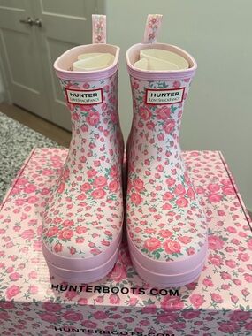 Hunter PLAY Short Rain Boots LoveShackFancy Pink Floral Print (Women's) Size 9